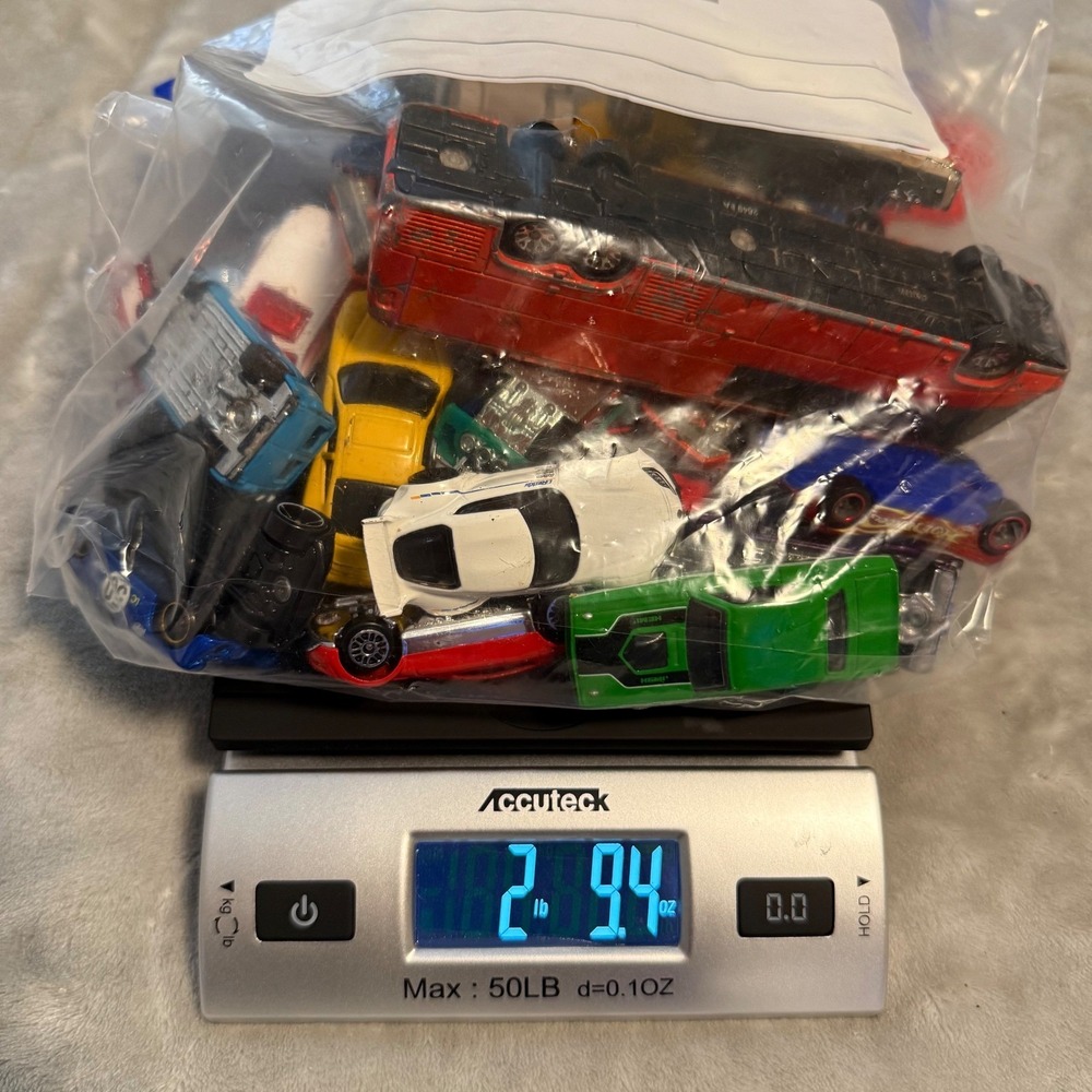Lot of 33 Hot Wheels Die Cast Cars Mixed Vehicles Cars‎ Planes Bus - Picture 10 of 10